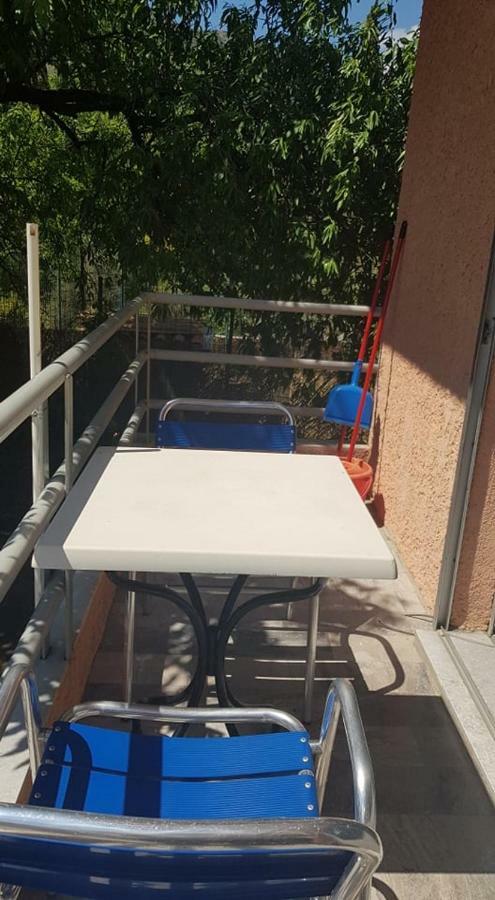 Athina Apartments 托隆 外观 照片