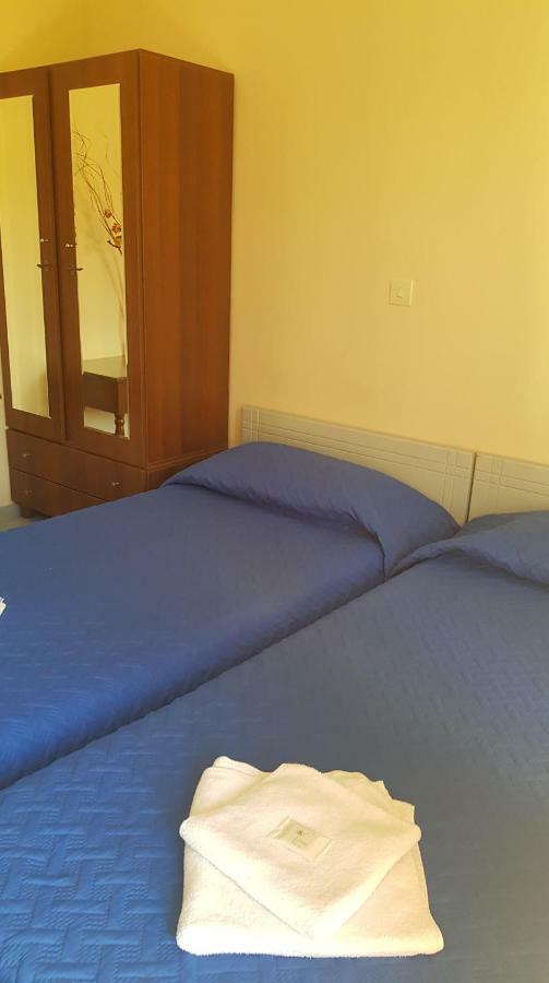 Athina Apartments 托隆 外观 照片