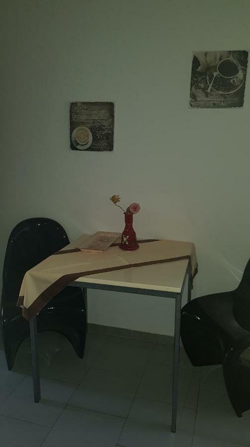 Athina Apartments 托隆 外观 照片