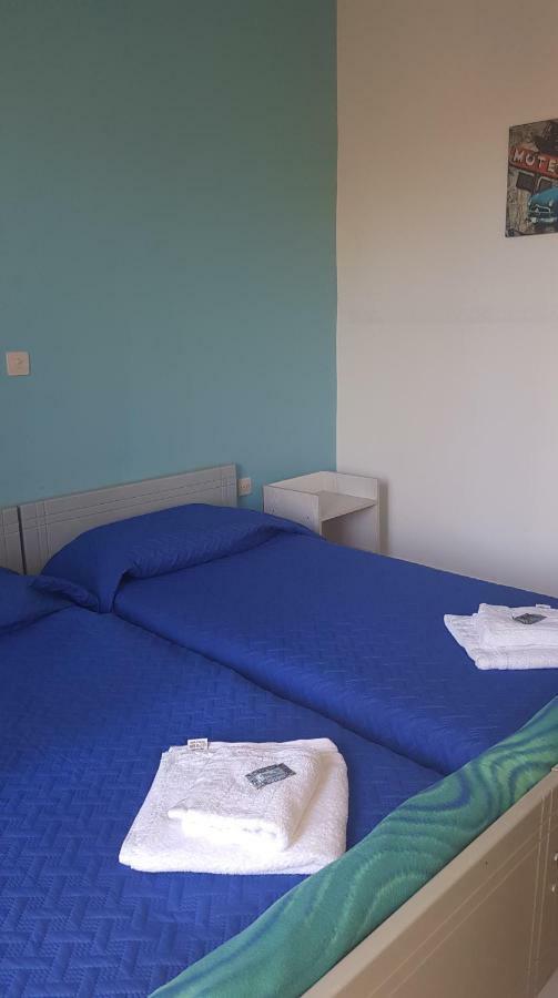 Athina Apartments 托隆 外观 照片